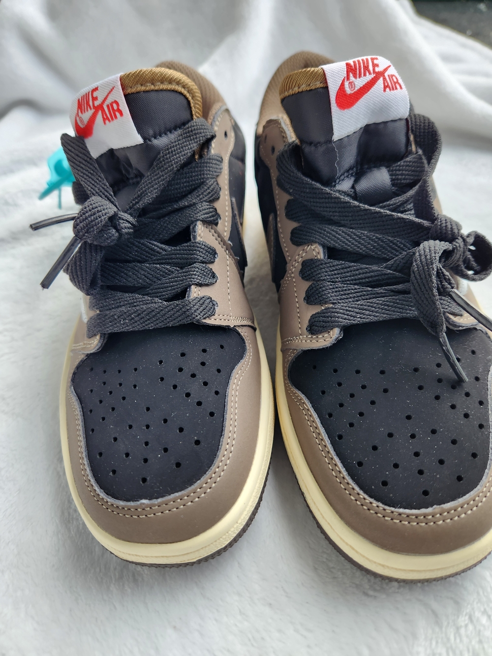 Nike Air Low-Top Sneakers in Black and Brown